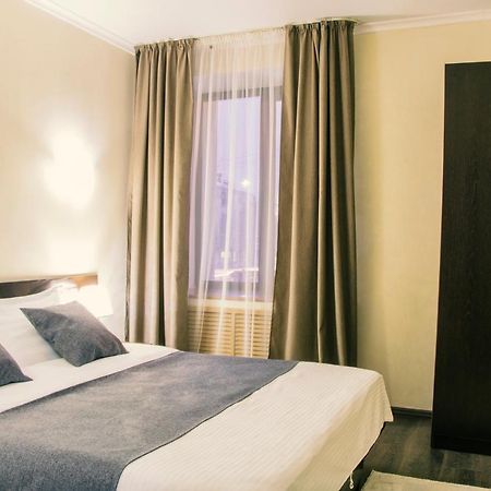 Alplaza Hotel Ustʼ-Kamenogorsk Esterno foto