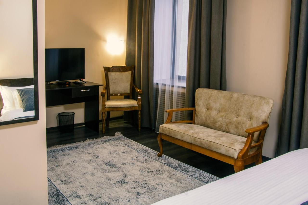 Alplaza Hotel Ustʼ-Kamenogorsk Esterno foto