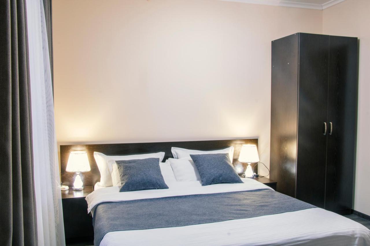 Alplaza Hotel Ustʼ-Kamenogorsk Esterno foto