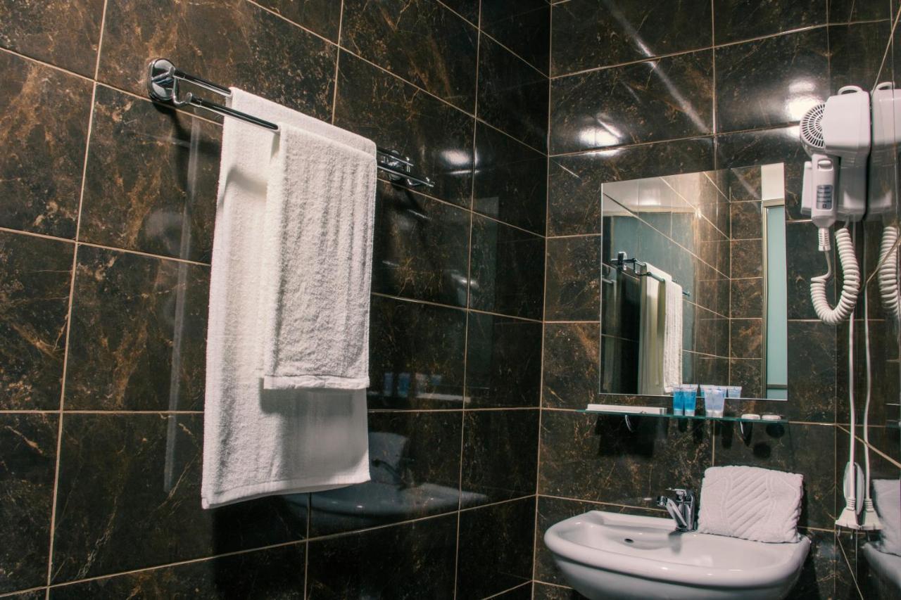 Alplaza Hotel Ustʼ-Kamenogorsk Esterno foto